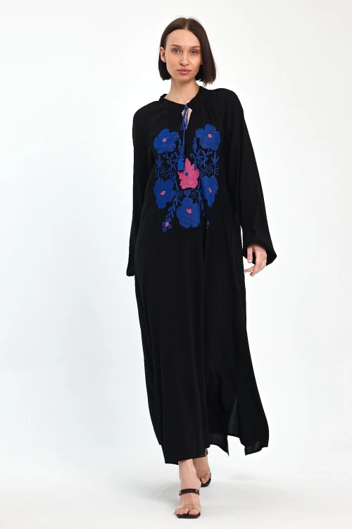 Maxi Boy Siyah Hakim Yaka Nakış İşlemeli Uzun Boy Dokuma Elbise BCVL-241036