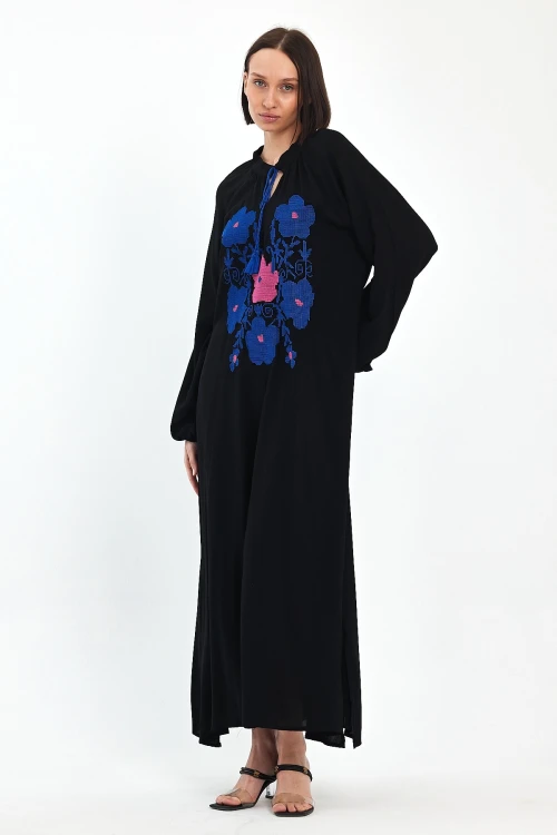 Maxi Boy Siyah Hakim Yaka Nakış İşlemeli Uzun Boy Dokuma Elbise BCVL-241036