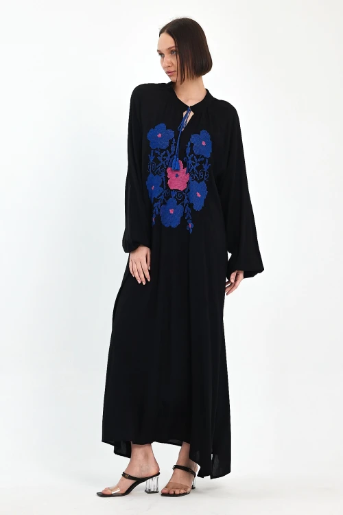 Maxi Boy Siyah Hakim Yaka Nakış İşlemeli Uzun Boy Dokuma Elbise BCVL-241036
