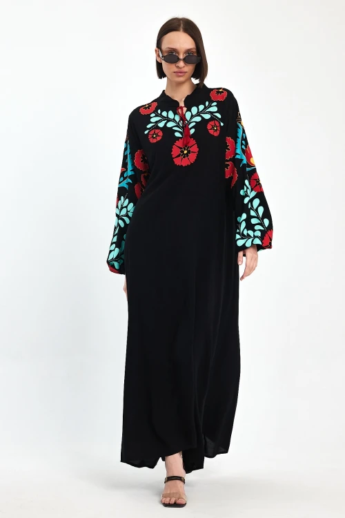 Maxi Boy Siyah Hakim Yaka Nakış İşlemeli Uzun Boy Dokuma Elbise BCVL-241049