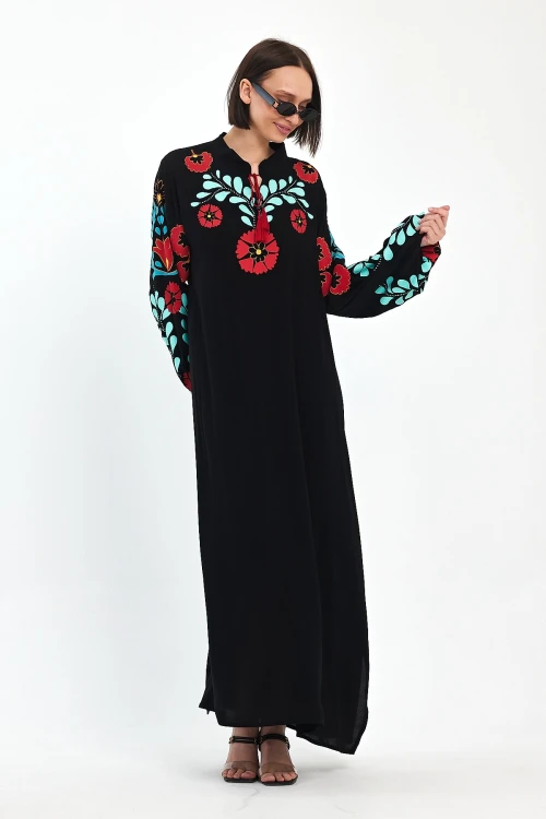 Maxi Boy Siyah Hakim Yaka Nakış İşlemeli Uzun Boy Dokuma Elbise BCVL-241049