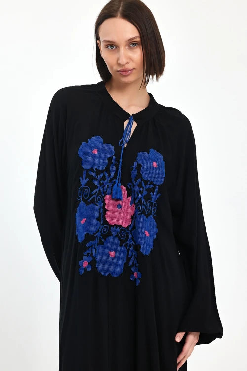 Maxi Boy Siyah Hakim Yaka Nakış İşlemeli Uzun Boy Dokuma Elbise BCVL-241036