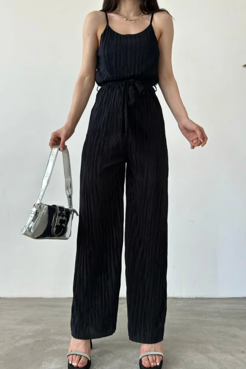 Siyah İp Askılı Kuşaklı Krinkle Tulum BCDF-241077