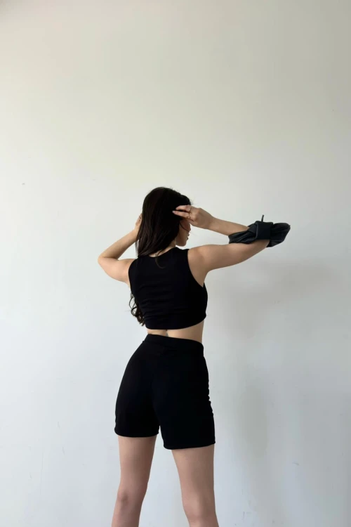 Siyah Kruvaze Yaka Düğme Detaylı Crop Yelek Ve Şort İkili Takım