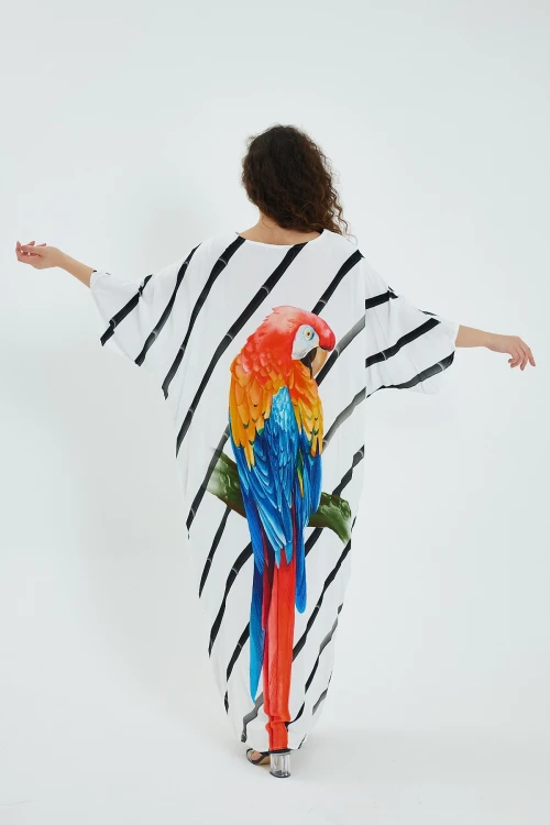 Maxi Boy Siyah V Yaka Çizgili Sırtı Baskılı Salaş Dokuma Elbise BCVL-24932