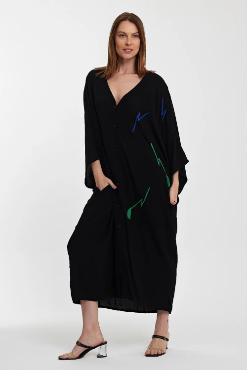 Maxi Boy Siyah V Yaka Nakış İşlemeli Uzun Dokuma Gömlek Elbise BCVL-24989