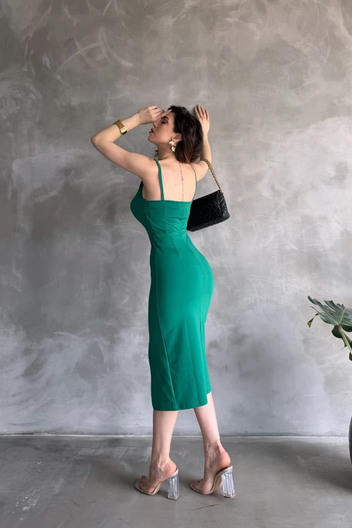 Yeşil İp Askılı Yırtmaç Detaylı Midi Boy Dalgıç Gece Elbisesi 