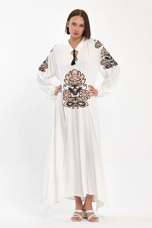 Maxi Boy Beyaz Bağcıklı Nakış İşlemeli Uzun Boy Dokuma Elbise BCVL-24940