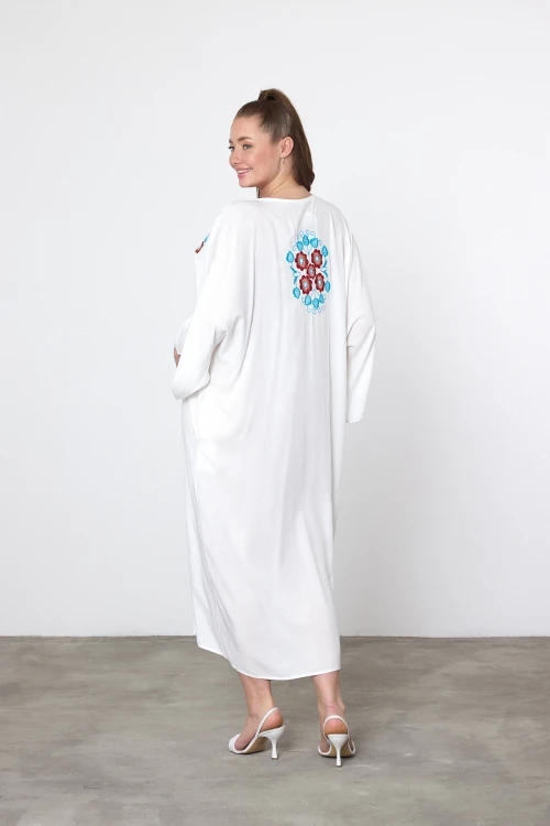 Maxi Boy Beyaz Nakış İşlemeli Dokuma Viscon Elbise BCVL-25V038