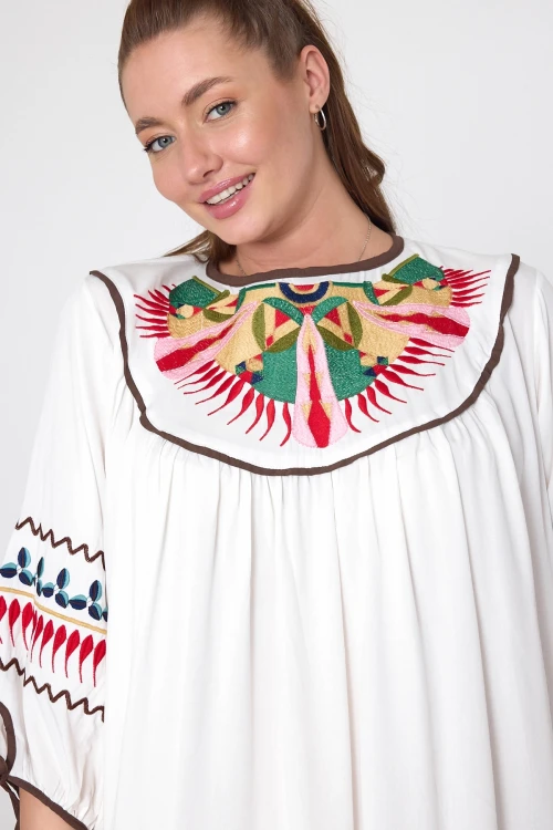 Maxi Boy Beyaz Nakış İşlemeli Püsküllü Dokuma Viscon Elbise BCVL-251001