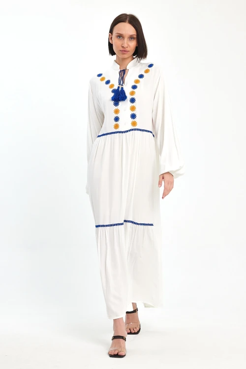 Maxi Boy Beyaz Nakış İşlemeli Uzun Viscon Dokuma Elbise BCVL-251004