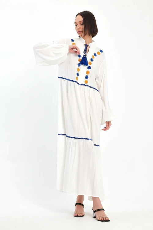 Maxi Boy Beyaz Nakış İşlemeli Uzun Viscon Dokuma Elbise BCVL-251004