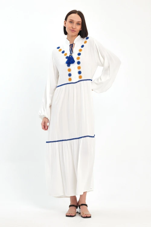 Maxi Boy Beyaz Nakış İşlemeli Uzun Viscon Dokuma Elbise BCVL-251004