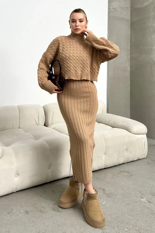 Bisküvi Boğazlı Örgü Motifli Crop Kazak Ve Triko Elbise Takım BC231004