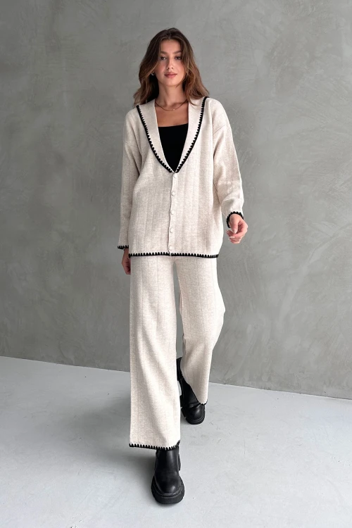 Ekru Şal Yaka Nervür Detaylı 2Li Kışlık Triko Takım BC24A500