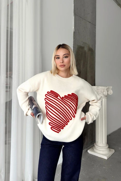 Ekru Süzene Kalp Nakış İşlemeli Oversize Kışlık Triko Kazak BCVL-T243161