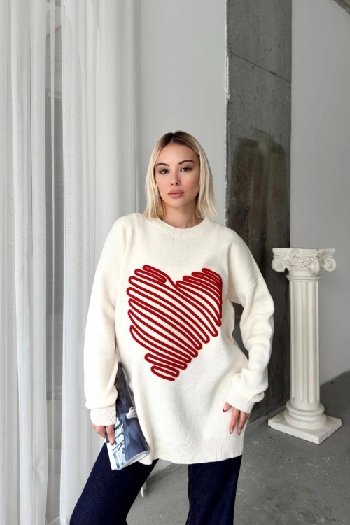Ekru Süzene Kalp Nakış İşlemeli Oversize Kışlık Triko Kazak BCVL-T243161