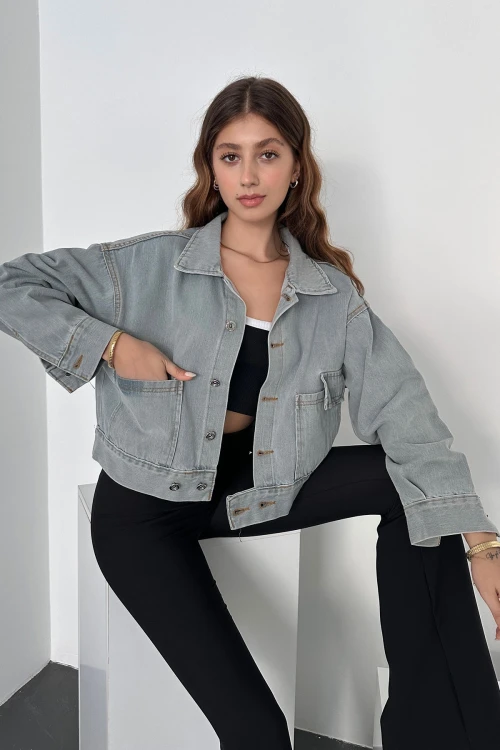 Gri Çift Cep Beli Düğme Detaylı Denim Ceket BCDF-245416