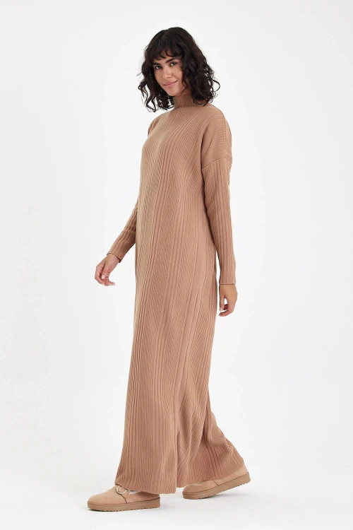 Karamel Dik Yaka Çizgi Desenli Maxi Boy Triko Elbise BCVL-T243139