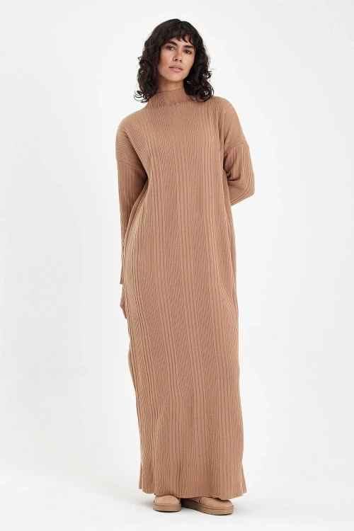 Karamel Dik Yaka Çizgi Desenli Maxi Boy Triko Elbise BCVL-T243139