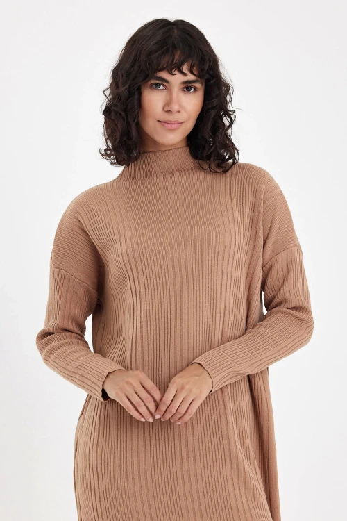 Karamel Dik Yaka Çizgi Desenli Maxi Boy Triko Elbise BCVL-T243139