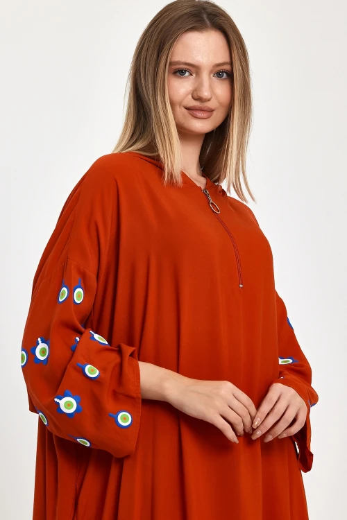 Maxi Boy Kırmızı Kapüşonlu Nakış İşlemeli Örme Viscon Elbise BCVL-25981