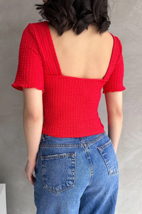 Kırmızı Sırt Dekolteli Basic Gofre Bluz