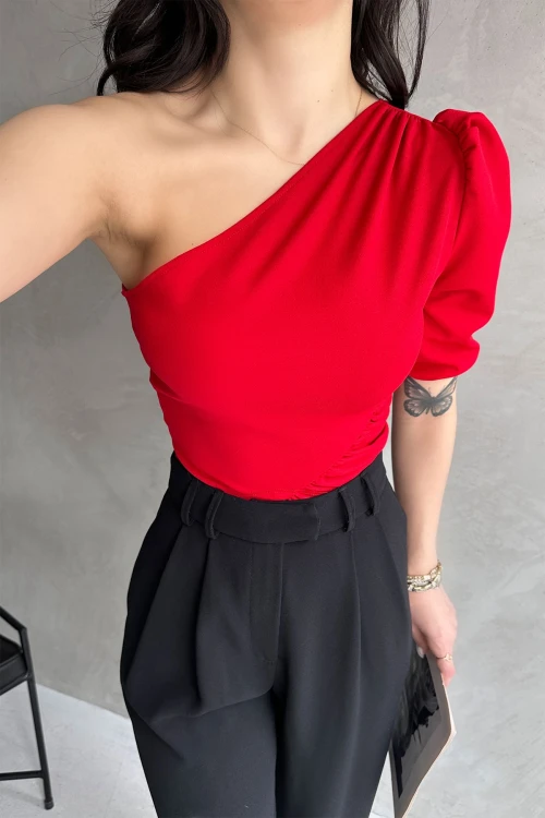 Kırmızı Tek Omuz Prenses Kol Crep Bluz BCDF-252159