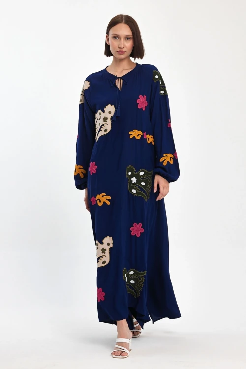 Maxi Boy Lacivert Hakim Yaka Nakış İşlemeli Uzun Dokuma Elbise BCVL-24915