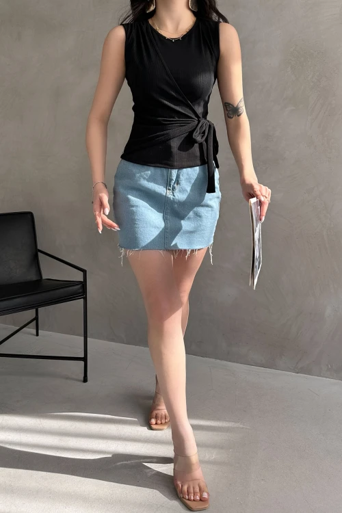 Siyah Askılı Önü Kruvaze Bağlamalı Bluz