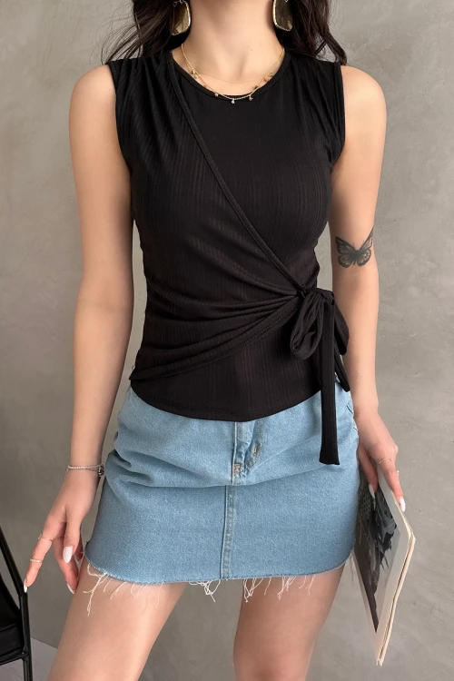 Siyah Askılı Önü Kruvaze Bağlamalı Bluz