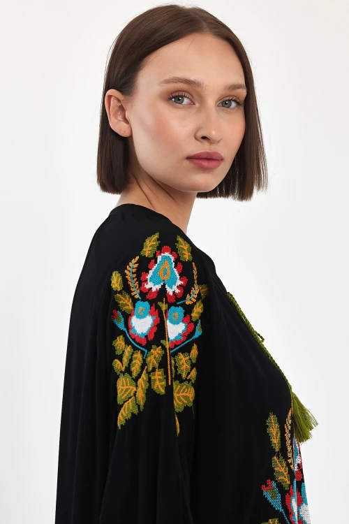 Maxi Boy Siyah Bağcıklı Nakış İşlemeli Uzun Boy Dokuma Elbise BCVL-24939