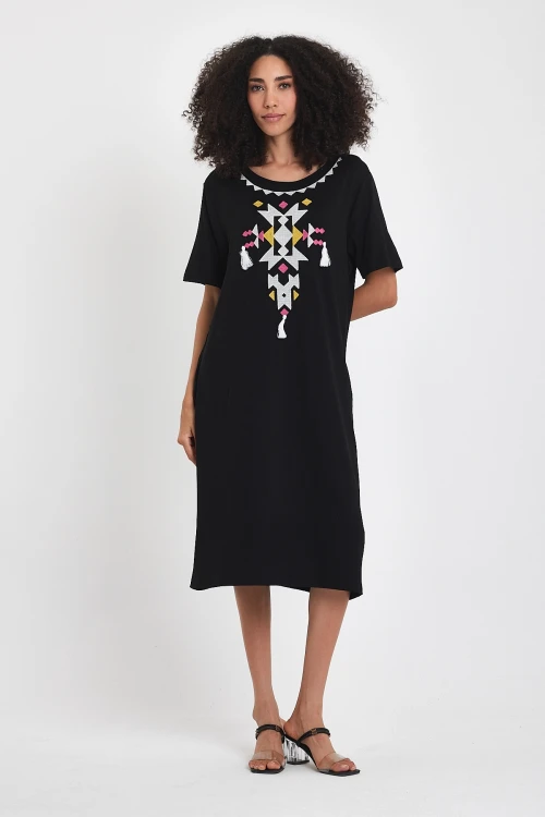 Maxi Boy Siyah Beyaz Nakış İşlemeli Örme Viscon Elbise BCVL-251025