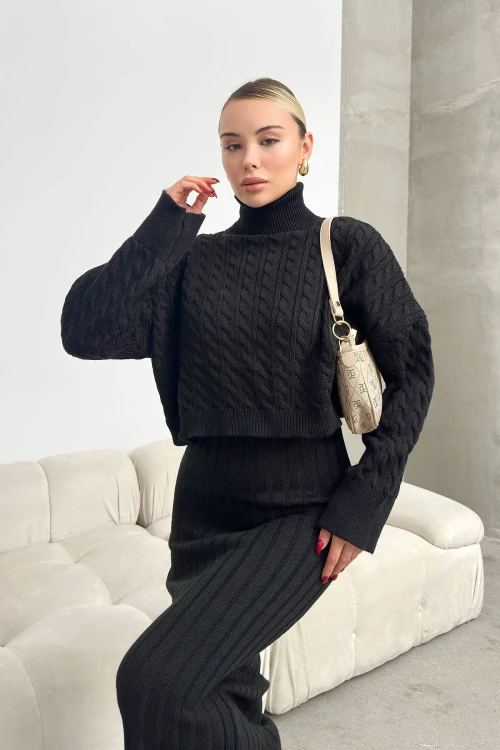 Siyah Boğazlı Örgü Motifli Crop Kazak Ve Triko Elbise Takım BC231004
