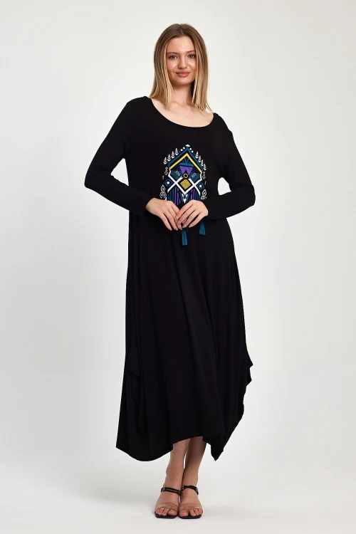 Maxi Boy Siyah Çift Cepli Uzun Kol Nakış İşlemeli Püsküllü Uzun Boy Elbise BCVL-241006