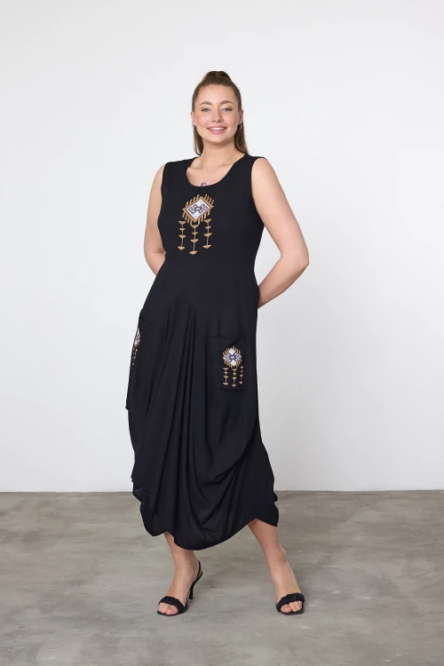 Maxi Boy Siyah Nakış İşlemeli Örme Viscon Elbise BCVL-25V035