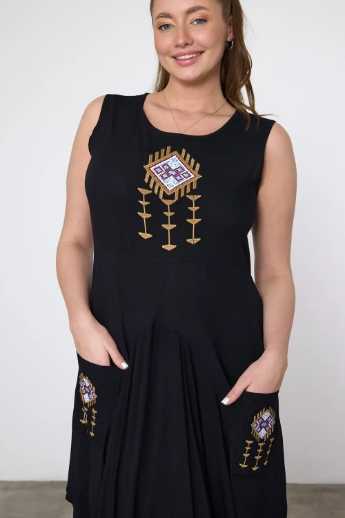 Maxi Boy Siyah Nakış İşlemeli Örme Viscon Elbise BCVL-25V035