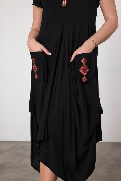 Maxi Boy Siyah Nakış İşlemeli Örme Viscon Elbise BCVL-25V036