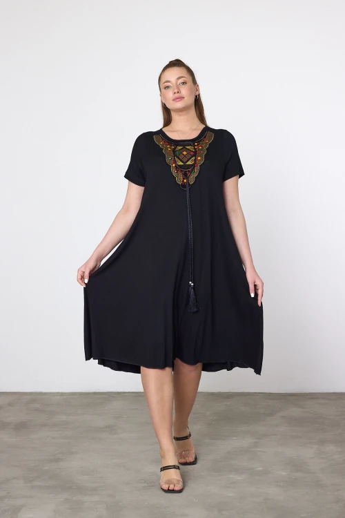 Maxi Boy Siyah Nakış İşlemeli Örme Viscon Elbise BCVL-25V22