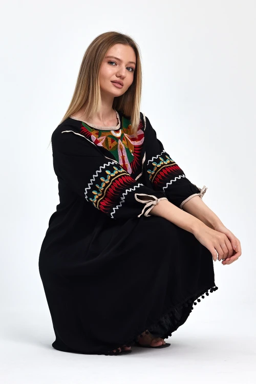 Maxi Boy Siyah Nakış İşlemeli Püsküllü Dokuma Viscon Elbise BCVL-251001