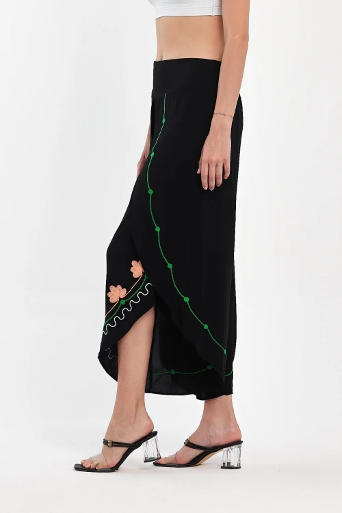 Maxi Boy Siyah Nakış İşlemeli Viscon Dokuma Şalvar Pantolon BCVL-251003