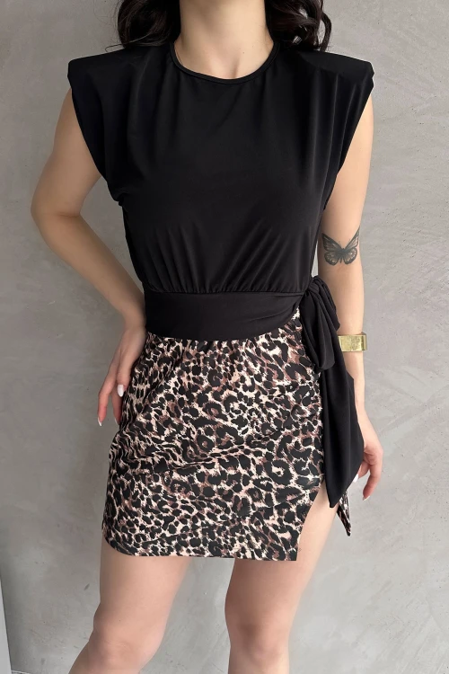 Siyah Omuzu Vatkalı Beli Kuşaklı Bluz BCDF-252160