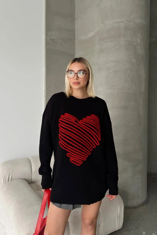 Siyah Süzene Kalp Nakış İşlemeli Oversize Kışlık Triko Kazak BCVL-T243161