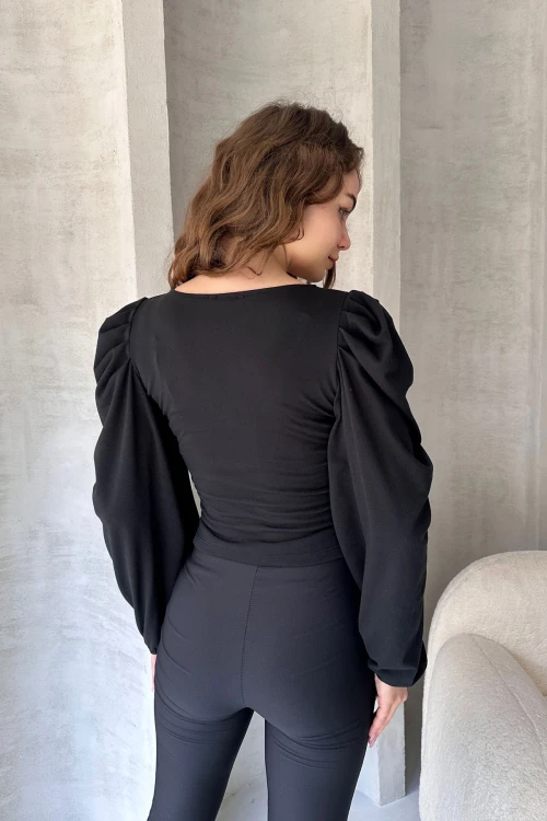 Siyah V Yaka Drape Detaylı Crep Bluz BCDF-242138