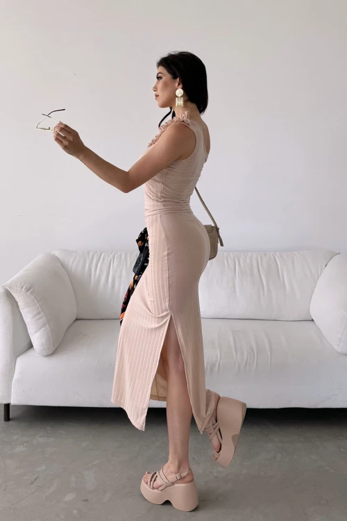 Bej Tek Omuz Fırfır Detaylı Etek Ve Bluz Alt Üst Takım BCDF-251092