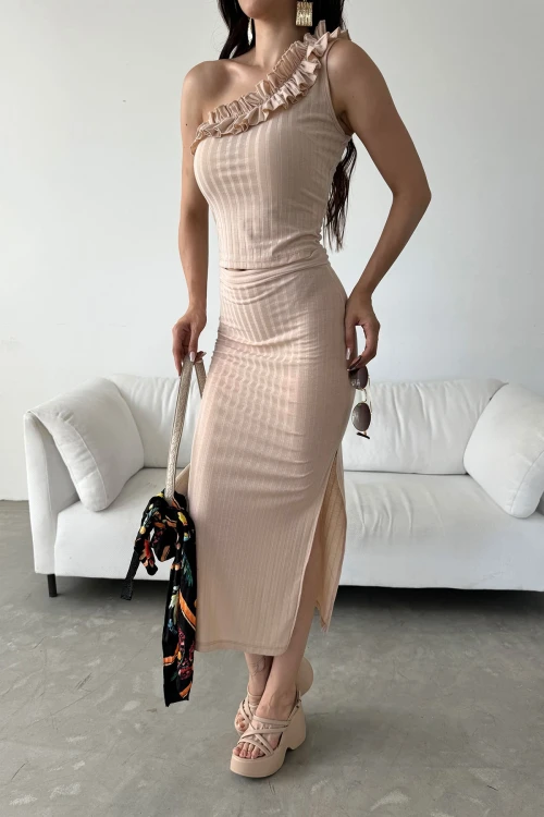 Bej Tek Omuz Fırfır Detaylı Etek Ve Bluz Alt Üst Takım BCDF-251092