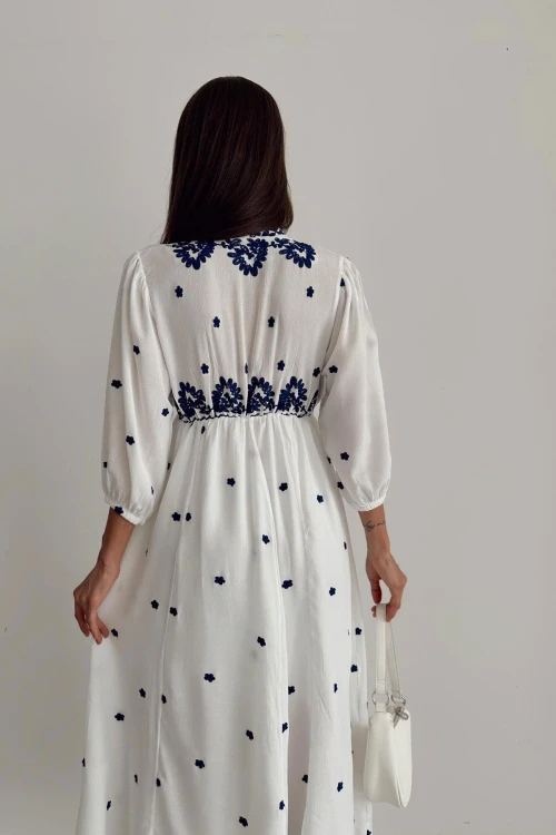 Beyaz Etnik Desenli Nakış İşlemeli Uzun Dokuma Elbise BCEQ-25B1014