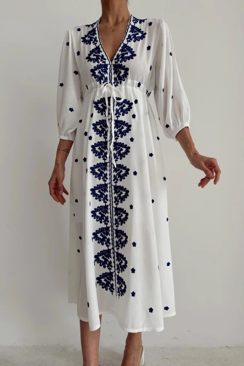 Beyaz Etnik Desenli Nakış İşlemeli Uzun Dokuma Elbise BCEQ-25B1014