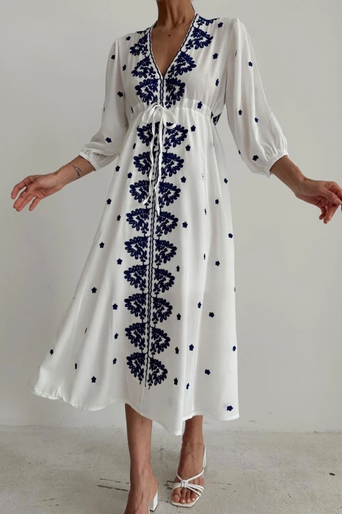 Beyaz Etnik Desenli Nakış İşlemeli Uzun Dokuma Elbise BCEQ-25B1014