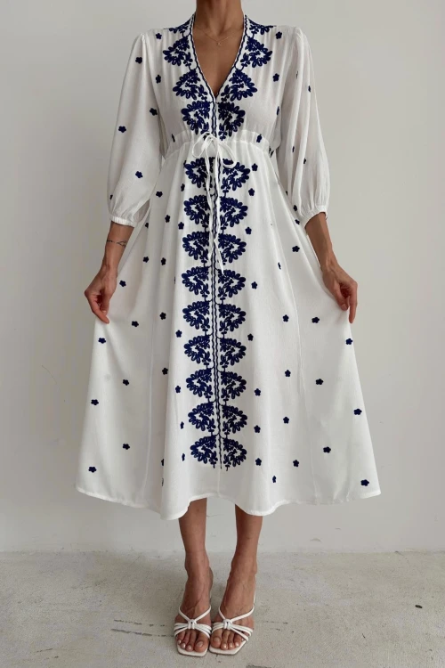 Beyaz Etnik Desenli Nakış İşlemeli Uzun Dokuma Elbise BCEQ-25B1014